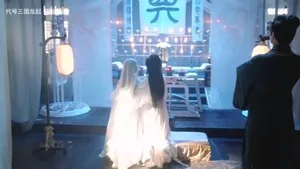 《代号三国:龙起》宣传图,四位身着不同风格三国服饰的女性角色并排站立,从左至右依次为小乔、蔡昭姬、甄宓、邹素,背景为古风山水与龙形云纹,画面采用虚幻5引擎渲染风格。