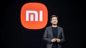小米智能驾驶基座大模型负责人陈龙在科技漫谈节目现场接受采访，背景可见节目LOGO及‘微博科技’字样
