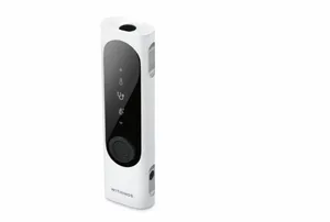 Withings BeamO 四合一健康扫描仪实物图,手持式白色设备,顶部有圆形传感器区域,侧面可见电源键和接口,置于浅灰色背景上。