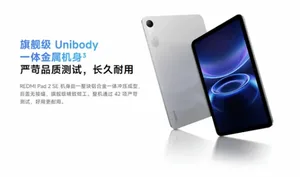 REDMI Pad 2 SE平板电脑正面特写，显示9.7英寸LCD屏幕，屏幕亮起呈现系统主界面，机身呈银灰色一体化金属设计，边框较窄，顶部居中为前置摄像头开孔。