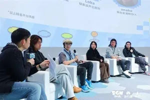 新物集BGM游戏展上海站现场,独立游戏特攻区展位前,多名观众围站在屏幕前专注试玩或观看他人游玩独立游戏,背景可见‘独立游戏特攻区’标识及合作品牌logo。