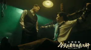 游戏《今天也要努力杀汉奸 - 上川往事》Steam商店页面截图,显示标题、发售日期(2026年7月7日)、第三人称谍战题材介绍及‘黑色幽默’‘荒诞现实’等关键词标签