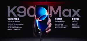 REDMI K90 Max手机正面特写,显示6.83英寸大屏,屏幕点亮呈现高亮度游戏界面,顶部居中挖孔前置摄像头,边框较窄,机身配色为深色渐变,无其他配件或文字信息。