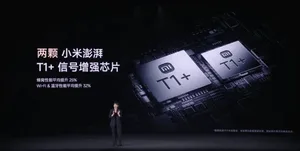REDMI K90 Max手机正面特写,显示6.83英寸大屏、居中挖孔前置摄像头,屏幕亮起显示游戏界面,机身配色为深灰色,边框较窄。