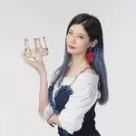 BGM游戏展广州站现场照片,展示室内展馆内多个游戏试玩摊位、悬挂的展会横幅、观众驻足体验游戏设备的场景,背景可见‘新物集BGM游戏展·广州站’字样及部分参展商标识。