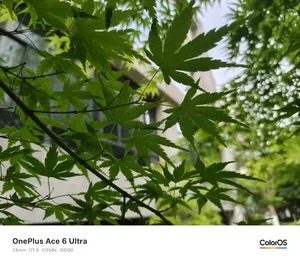 手柄一插风扇一吸，一加造了台能打电话的“掌机”。